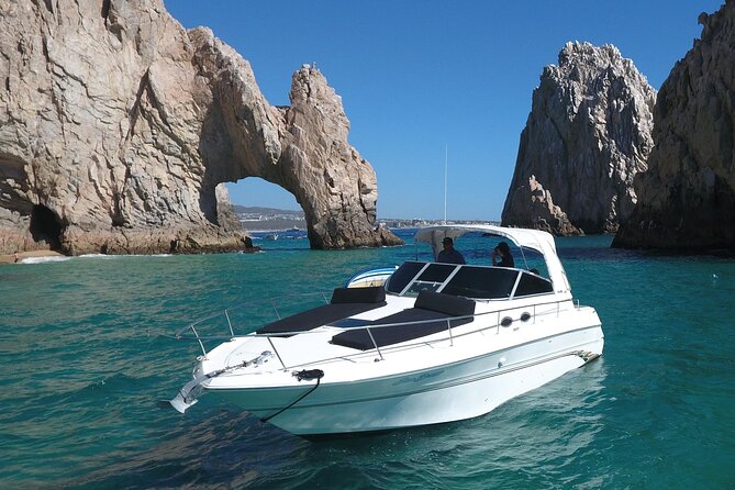 1 Hour Cabo Highlights on a 33ft Luxury Yacht - What makes the yacht itself feel like a treat