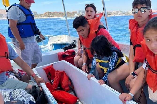 2 in 1 Tour | Arc Tour with Beach Drop - A 3-hour Cabo San Lucas boat ride that hits the big rocks