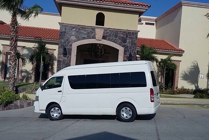 Airport Los cabos Round Trip Transportation - Drinks and Wi-Fi perks: fun extras that can affect the experience