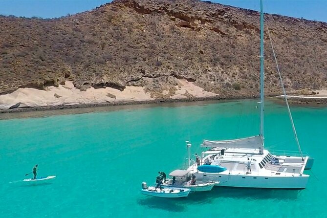 All-Inclusive catamaran Espiritu Santo Island Tour from Los Cabos - Lunch onboard: what makes it different from typical day-tour food
