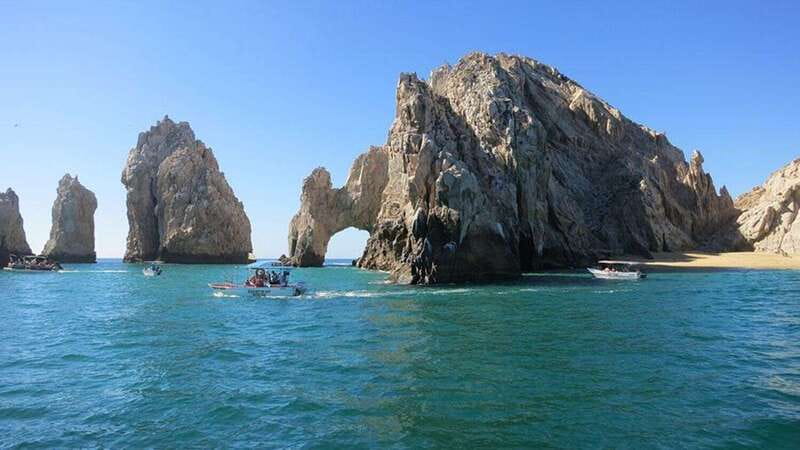 Cabo San Lucas: glass-bottom boat ride to "End of the Earth" - Two oceans at once: the End of the Earth moment