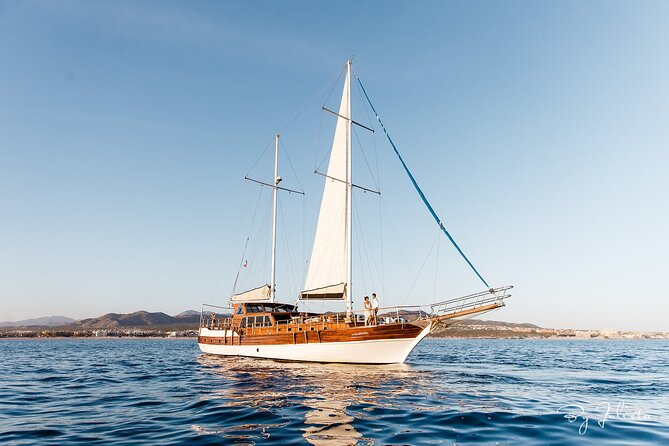 Cabo San Lucas Luxury Sailing Yacht and Dinner with a Chef - Entering Cabo from the water at 5:00 pm