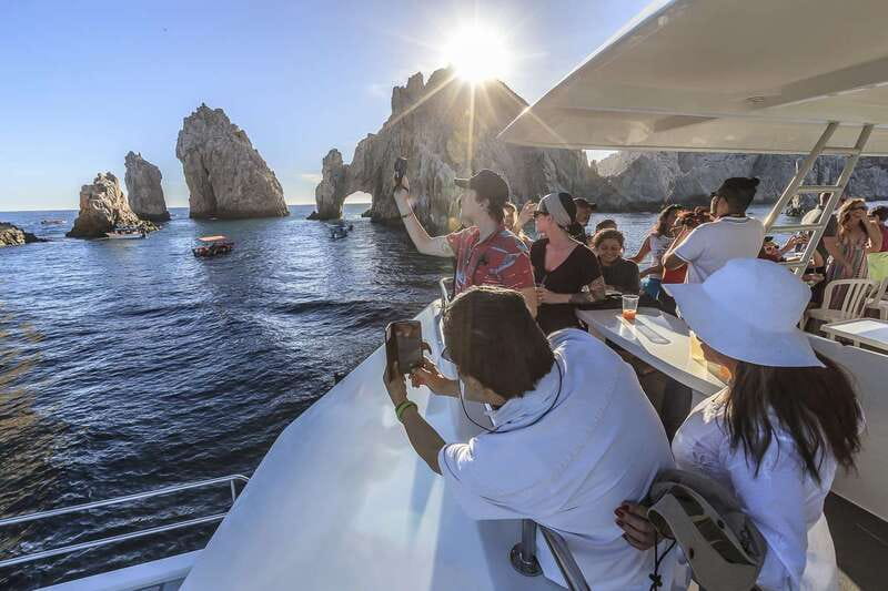 Cabo San Lucas: Sunset Dinner Cruise - Lovers Beach, Pelican’s Rock, Neptune’s Finger, and Sea Lions at Land’s End
