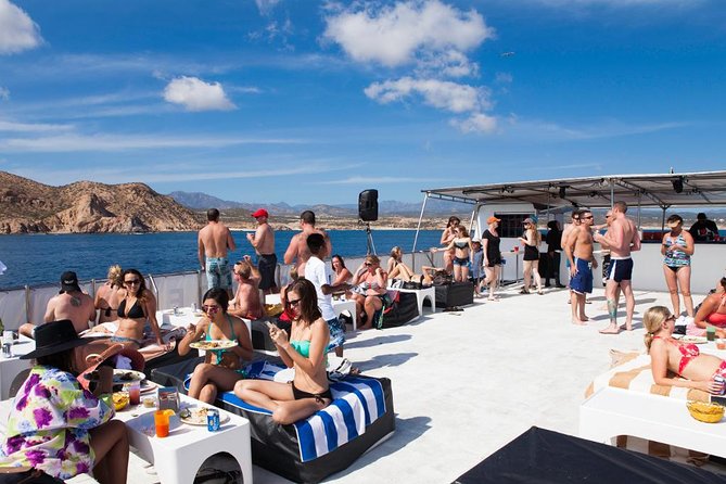 Cabo San Lucas Sunset Dinner Cruise with Open Bar - Photographer push, how it works, and how to handle it