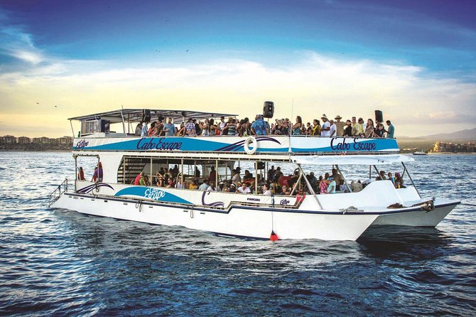 Cabo San Lucas Sunset Dinner Cruise with Open Bar - El Arco de Cabo San Lucas from the water: the photo moment