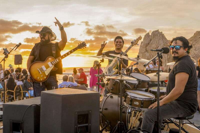 Cabo San Lucas: Sunset Premier Dinner & Show Cruise - Médano Bay cruising: where the photos get easy