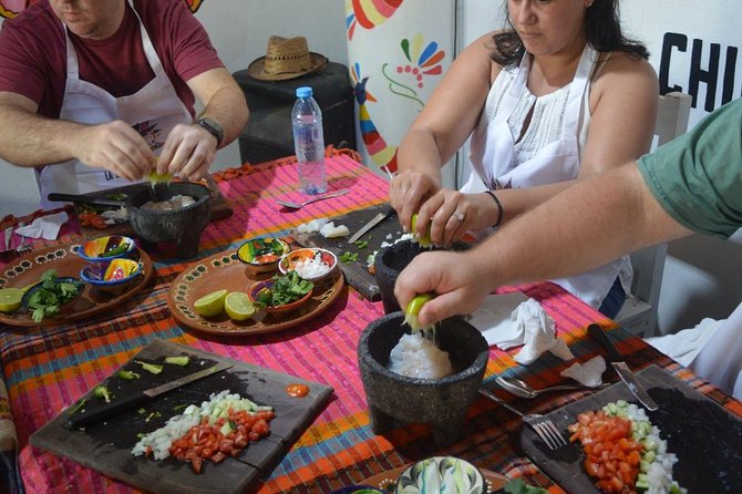 Cooking classes + margaritas and mezcal tasting - Should you book it?