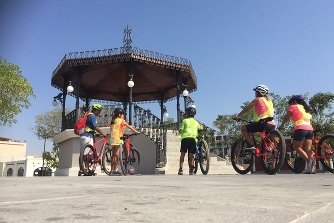 Following the bike lane, discover the main attractions of San José del Cabo - Stop 4, Gallery District San José del Cabo Art Walk: Why Tourists Come Here