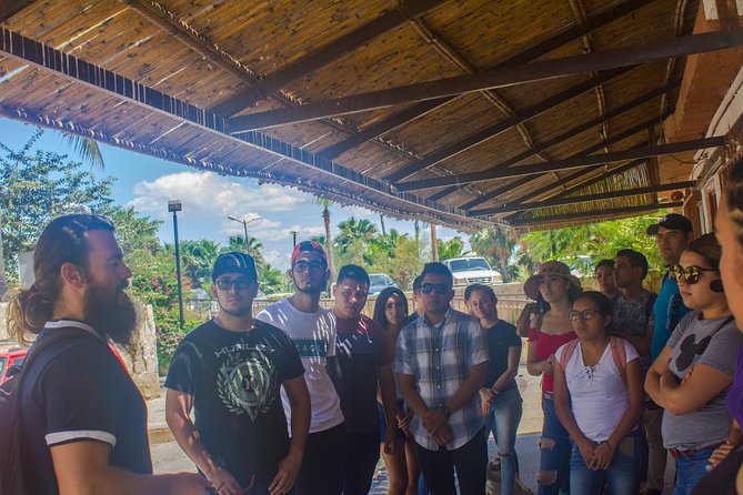 Historical and Cultural Walking Tour of San José del Cabo - Stop 4 and 5: Plaza Mijares, Obelisk to Icon Sculptures