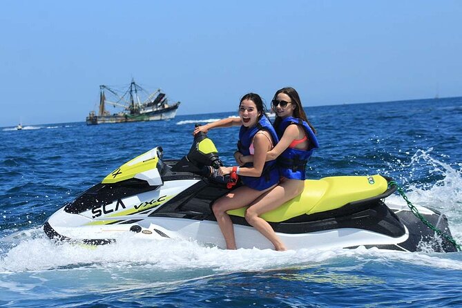 Jetski Ride Activity in El Medano Beach of Mexico - Wildlife around the bay: marine life and possible humpbacks