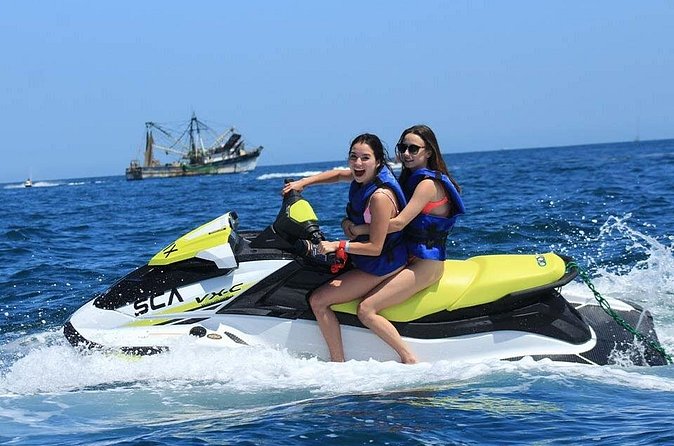 Jetski Ride Activity in El Medano Beach of Mexico - Reliability and customer service: what to watch on the day