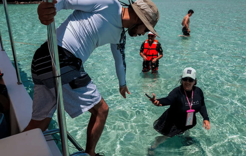 La Paz: Boat ride to Espiritu Santo island and sloop - Espíritu Santo Island snorkeling: marine life time you can actually see
