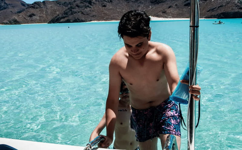 La Paz: Boat ride to Espiritu Santo island and sloop - The sloop tour: guided sighting and photo stops for context