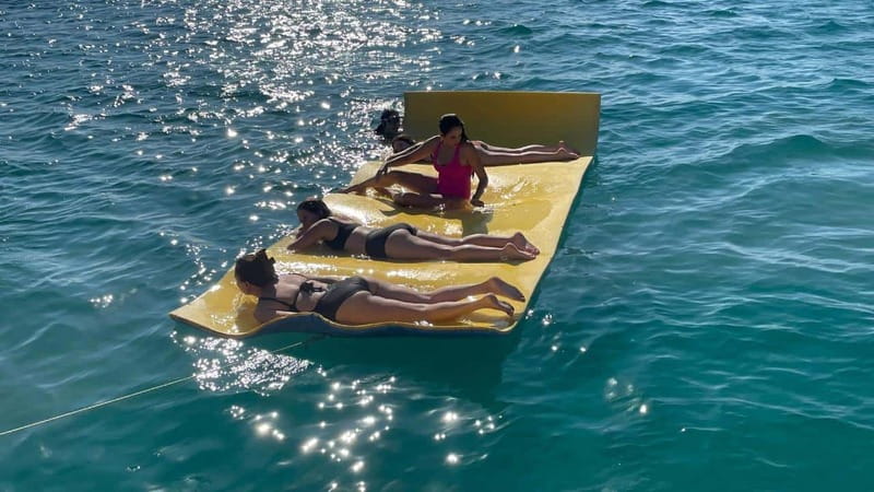 La Paz: Espiritu Santo Island and Balandra Bay Day Cruise - Who should book this private La Paz yacht day