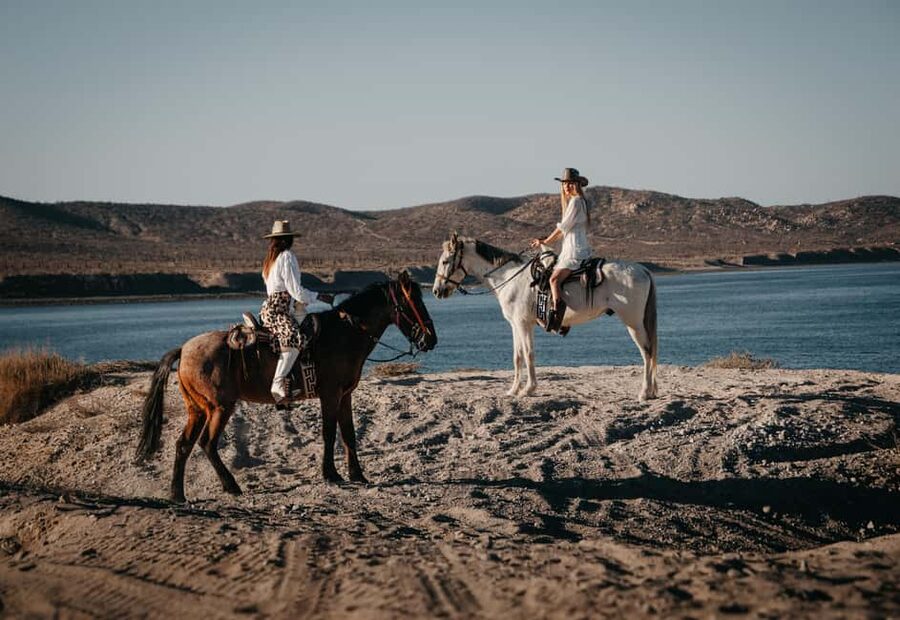 La Paz: Scenic Beach Horseback Ride - La Paz pickup and the short SUV ride to the trail start