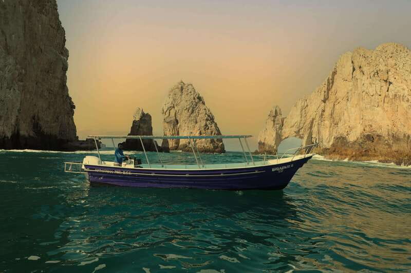 Los Cabos: Sunset Boat Tour to the Arch and Sea Lions - A 1-hour sunset boat tour that fits real schedules