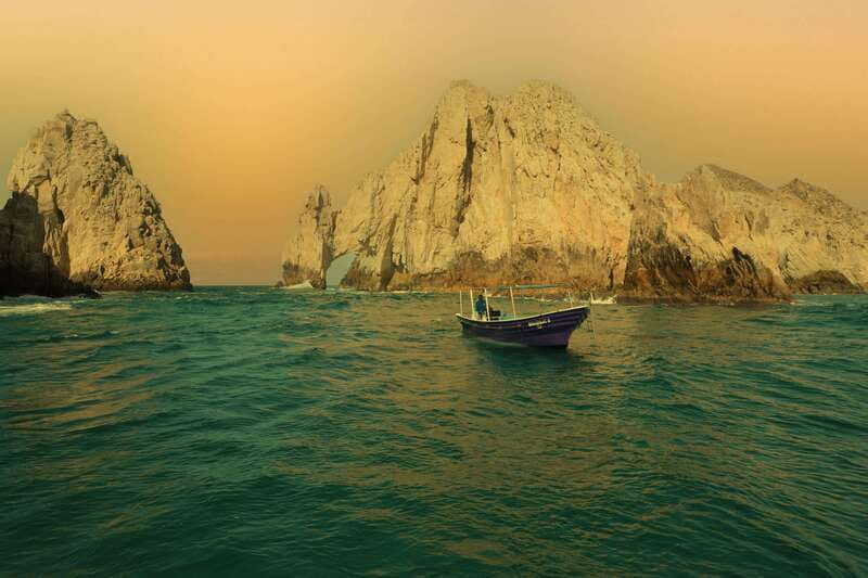 Los Cabos: Sunset Boat Tour to the Arch and Sea Lions - El Balconcito and Piedra Pelícanos: starting with the coastline drama