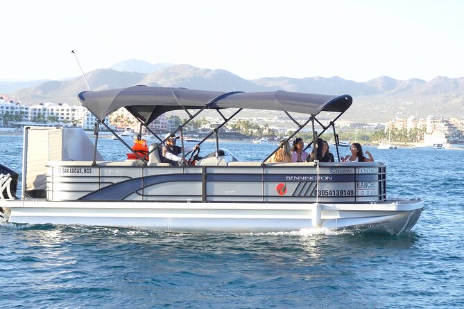 Luxury Boat Trip to the Arch - Drinks, fish-feeding moments, and how the crew runs the ride