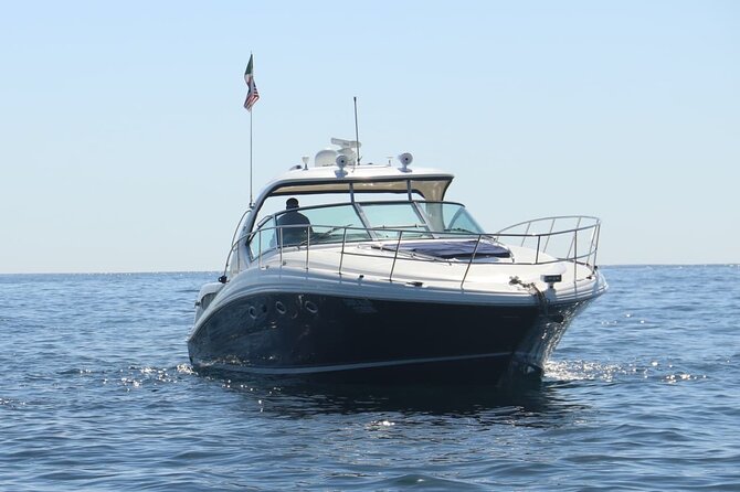 Luxury Yacht Tour in Los Cabos 45FT SeaRay Sundancer - A 45FT SeaRay Sundancer Private Sunset Ride