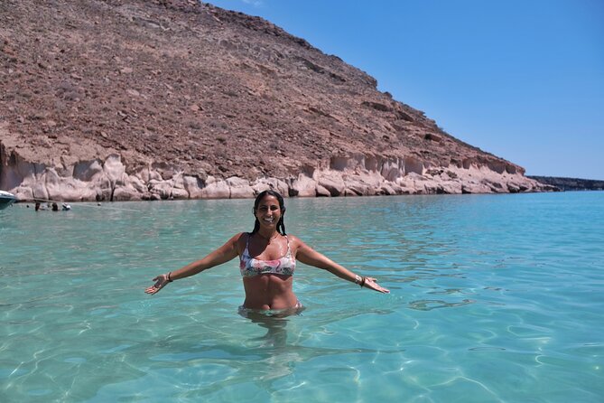MOST POPULAR TOUR IN LA PAZ! Swim with Sea Lions Private Boat - Bahía de la Paz return run: humpback, gray, and fin chances