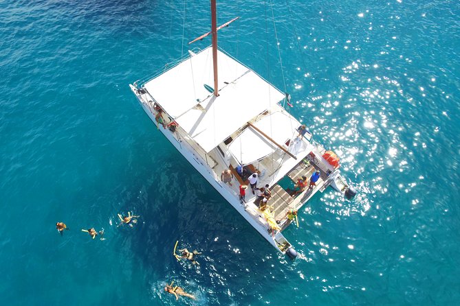 Private Catamaran Snorkeling Cruise in Los Cabos - Food and Drinks: The Open Bar That Actually Feels Included