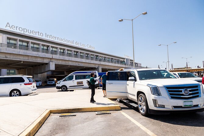 Private SUV RoundTrip from Airport to Hotels in San Jose del Cabo - Optional add-on: 30-minute shopping stop (and child seats cost extra)