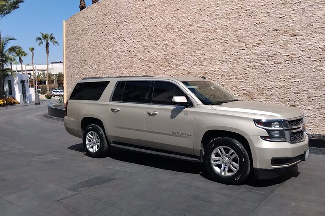 Private SUV RoundTrip from Airport to Hotels Pacific Area Zone 4 - Finding the Eliker Transfer representative at the airport
