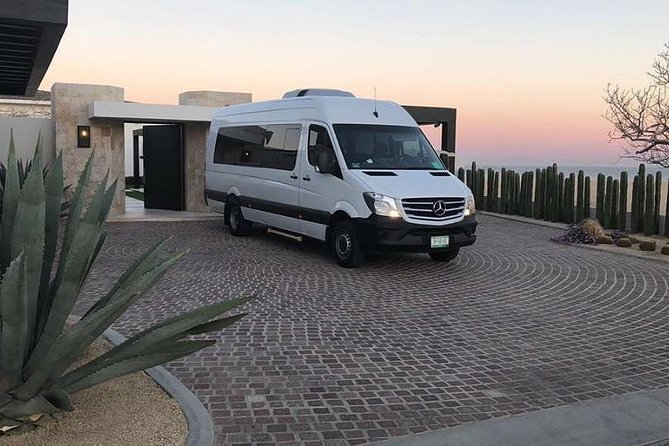 Private Transportation Los Cabos Airport Plus Services - The ride itself: clean, air-conditioned, and with water plus beer