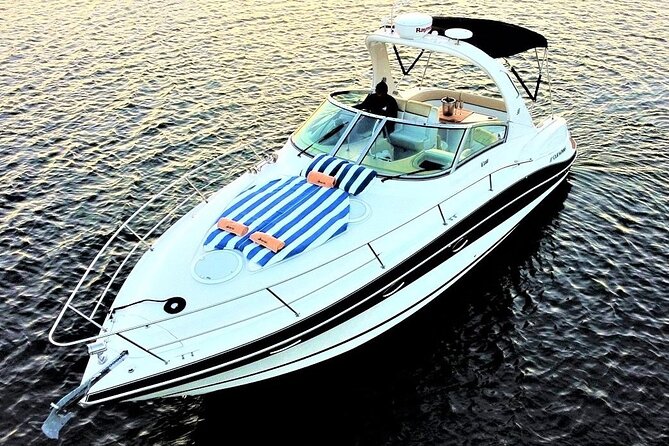 Private yacht charter for cruising & snorkeling in Cabo San Lucas - Cruising the Cabo Arch and Land’s End from the water