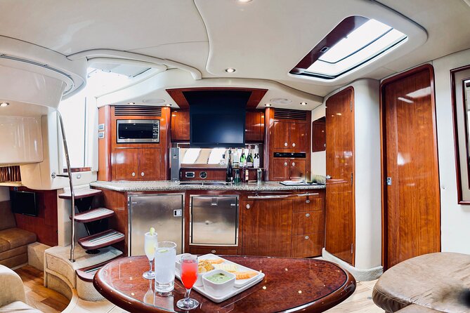 Private Yacht Sea Ray all-inclusive charter in Cabo - What’s included on this all-inclusive-style charter (and what’s not)