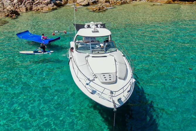 Private Yacht Sea Ray all-inclusive charter in Cabo - Stop 1: El Arco de Cabo San Lucas and sea lions from the water