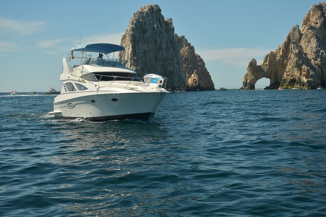 Pura Vida Yacht 42 FT with all inclusive service in Cabo - Where you meet and how to handle timing