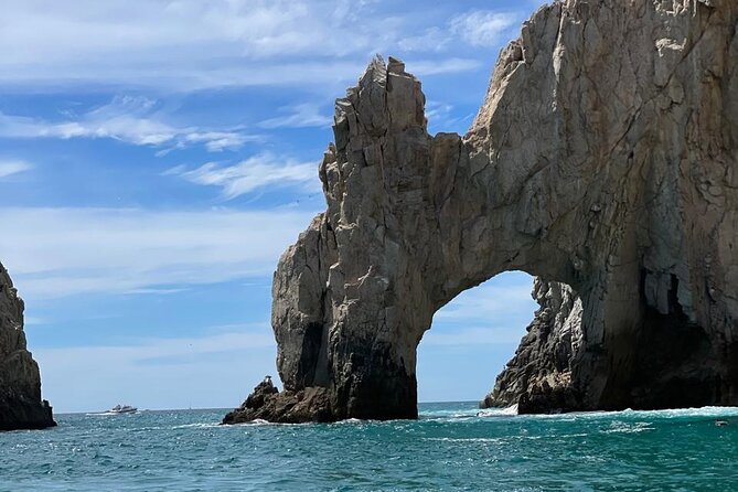 Shared Experience Glass Bottom Boat to the Arch in Cabo San Lucas - The 10+ rock formations route: how to enjoy the names without getting lost