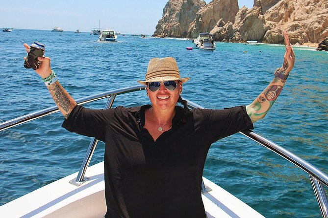 Snorkeling and whale watching Tour in Cabo - Neptune’s Finger: the reef stop where the fish come to you