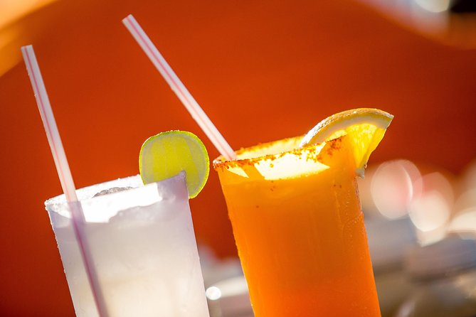Sunset Fajitas Cruise in Los Cabos - Stop 1, the Arch of Cabo San Lucas: best photos before the party peaks