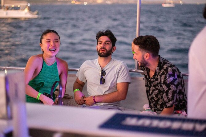 Sunset Party Cruise at Los Cabos - How to plan your evening around the cruise
