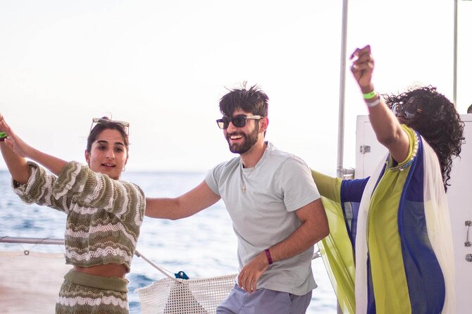 Sunset Sail Party Cruise on the Pez Gato - The Open Bar Reality: Drinks, Mixes, and a Good DJ