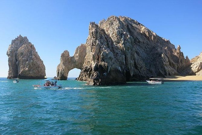 The Arch of Los Cabos Glass-bottom boat tour - Playa del Divorcio: a pass-by stop that still matters