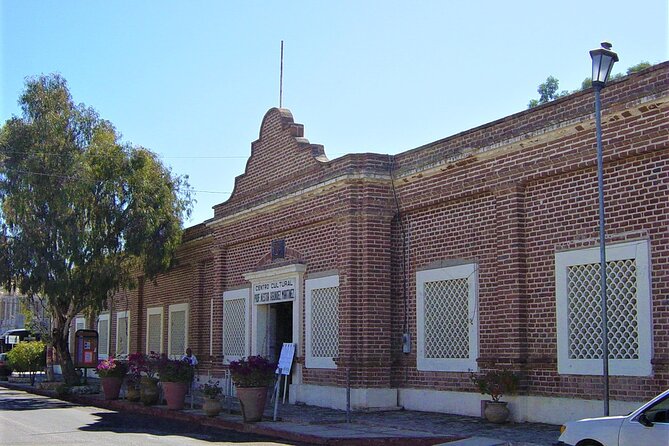 Todos Santos Private 6 hrs 1-08 paxs - Stop 1 in Todos Santos: Art Galleries and Handmade Candies (About 2.5 Hours)