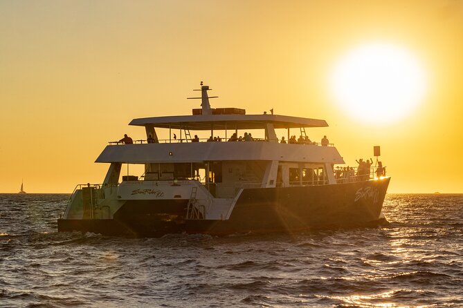 Whale Watching Dinner Cruise in Cabo San Lucas - The Arch stop: your best chance for photos with a plan