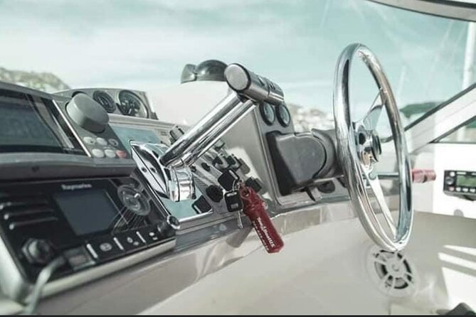 Yacht Carver - Luxury Private Yacht Tour - A private yacht day in Cabo San Lucas, built for real time on the water
