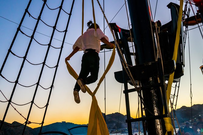 Yo Ho Pirate Sunset Dinner Cruise in Cabo San Lucas - Cruising Past El Arco: Your Sunset Photo Moment